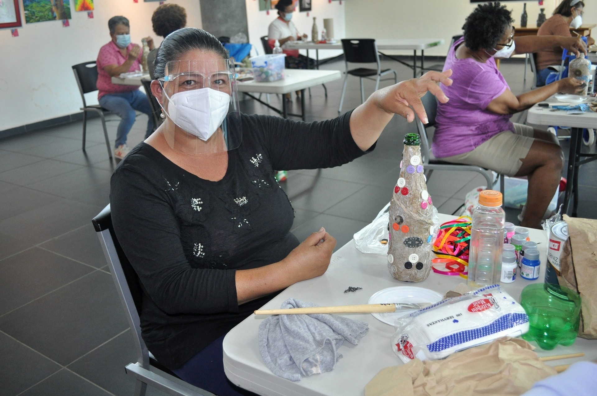2021 taller artístico  Maria Santamaria - técnica de moldeado en cerámica fría