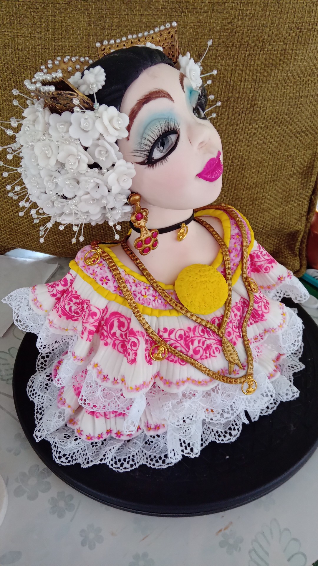 Empollerada (woman wearing a pollera)